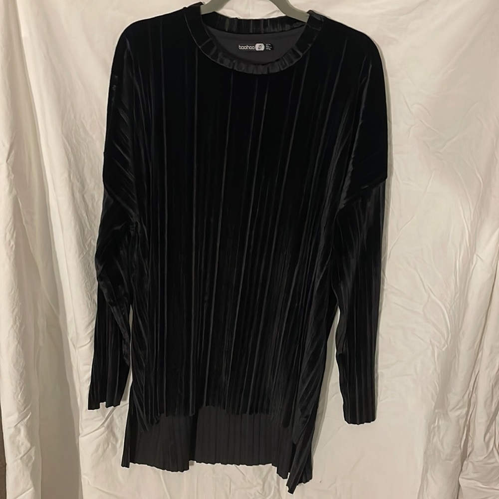 Black Boohoo dress